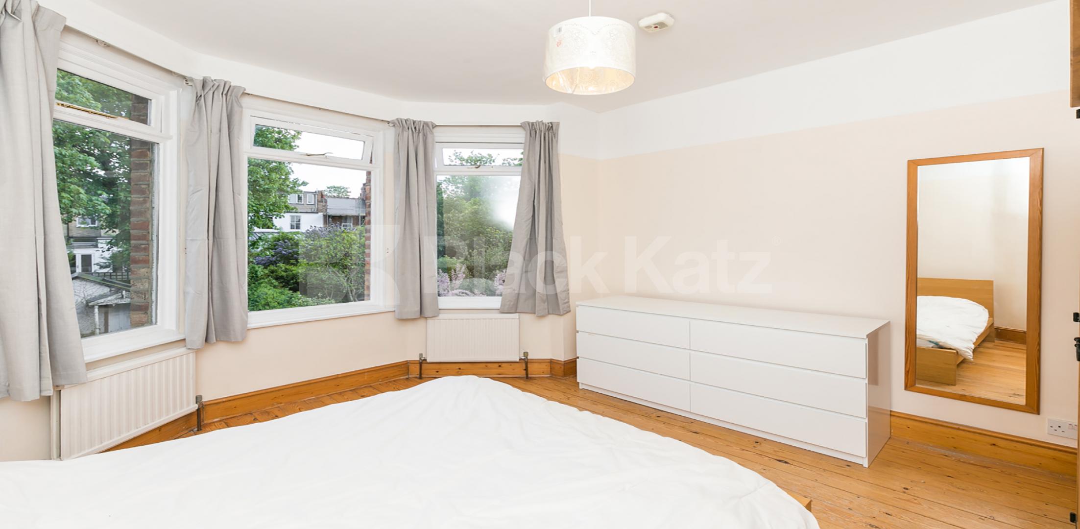 Modern and stylish bathroom 2 Bedroom Flat in Goodwyns Vale N10